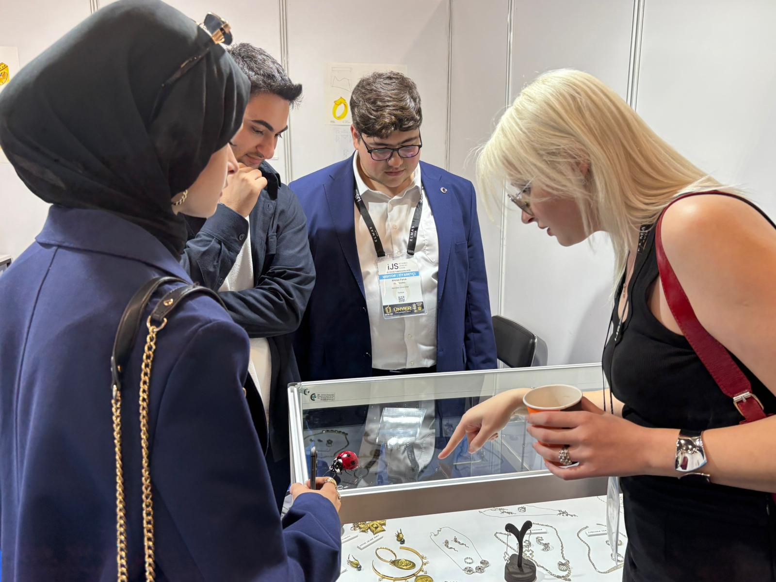 Jewelry Show12.jpeg (172 KB)