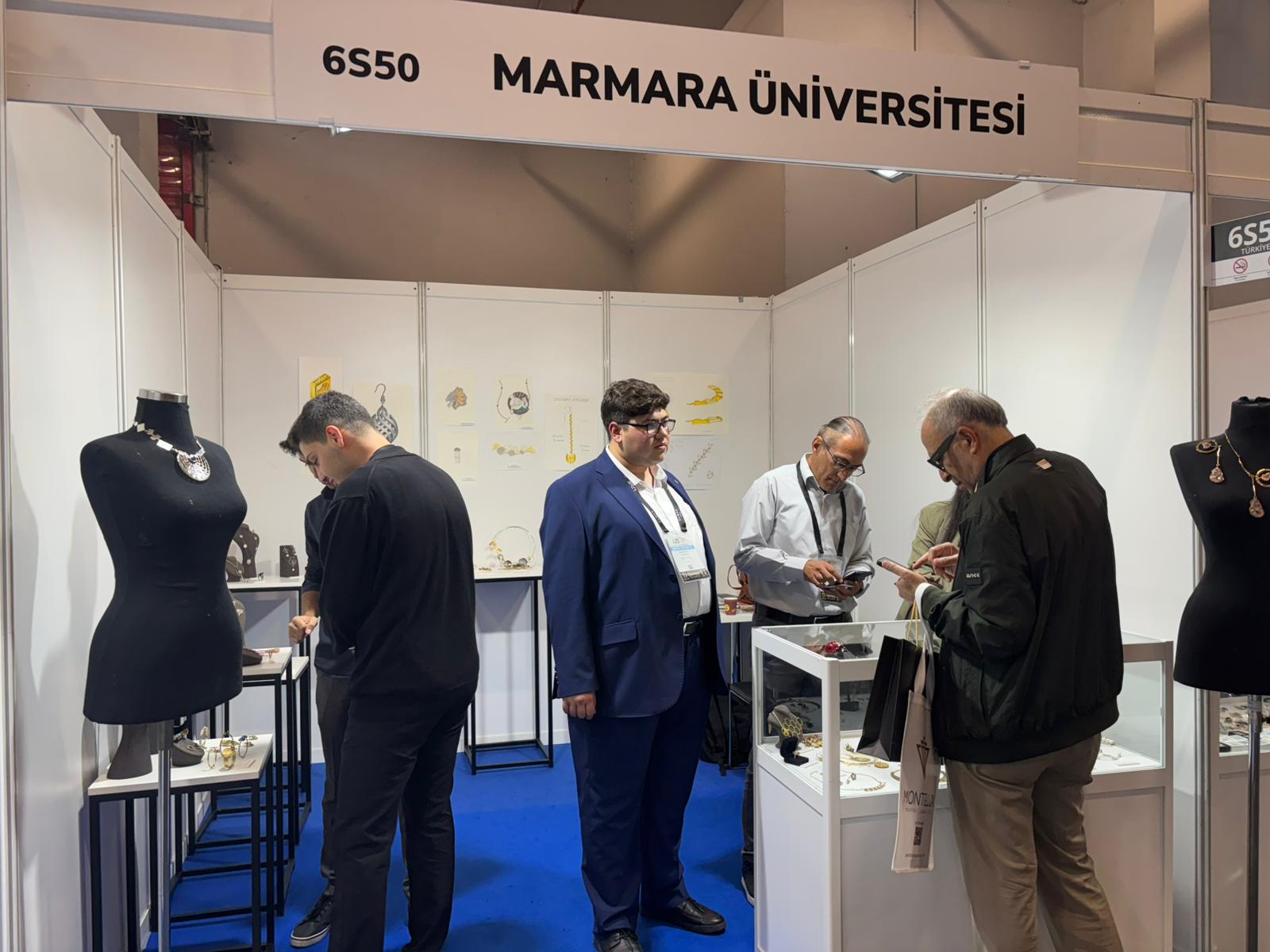 Jewelry Show14.jpeg (160 KB)