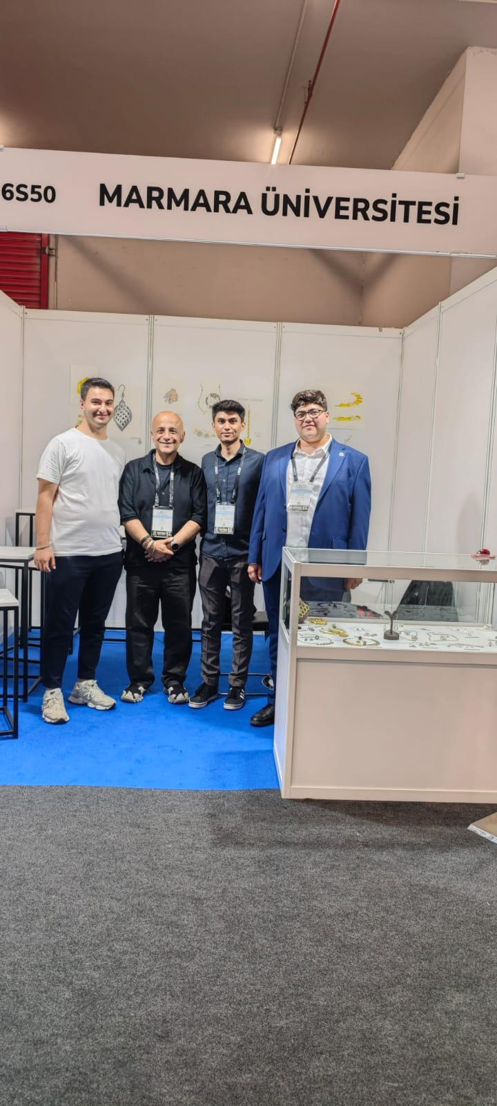 Jewelry Show7.jpeg (135 KB)