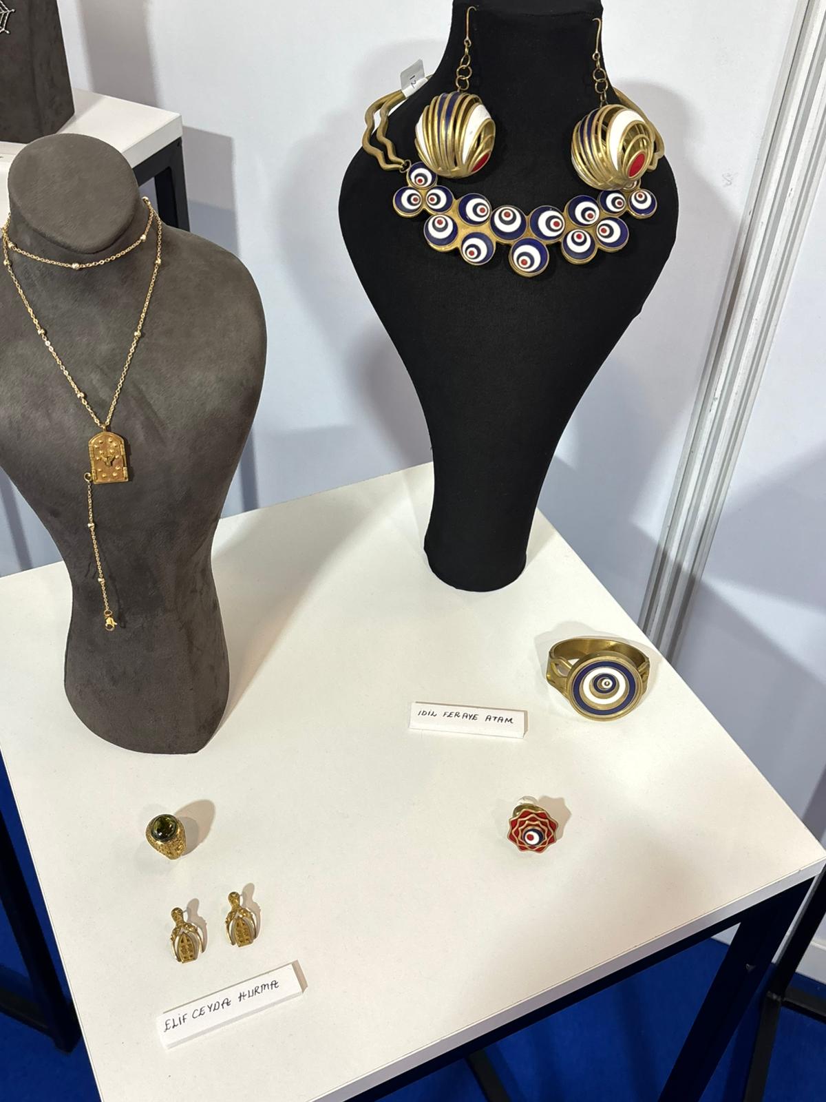 Jewelry Show8.jpeg (155 KB)